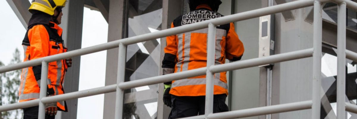 Último Curso OBA del Año: “Rescate de personas encerradas en ascensores”, dictado por el Cuerpo de Bomberos de Santiago