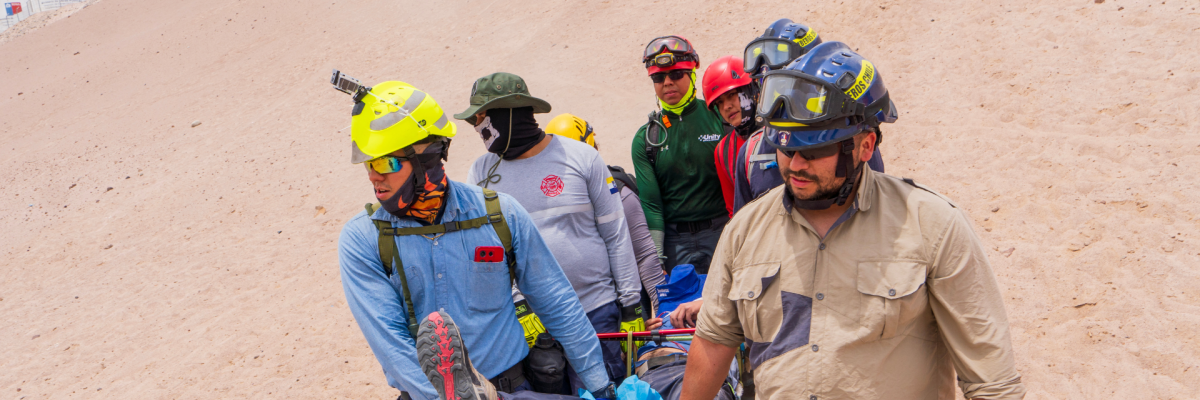 Bomberos y bomberas de diversos países de América se capacitaron en “Atención Pre-Hospitalaria en áreas agrestes” en Arica, Chile