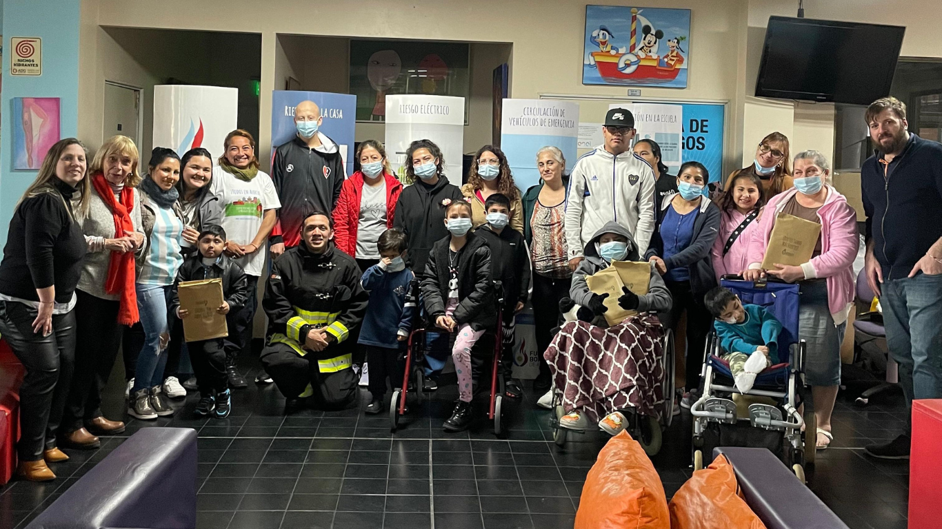 ¡Todos en Alerta!: de la mano de bomberos voluntarios en Casa Garrahan