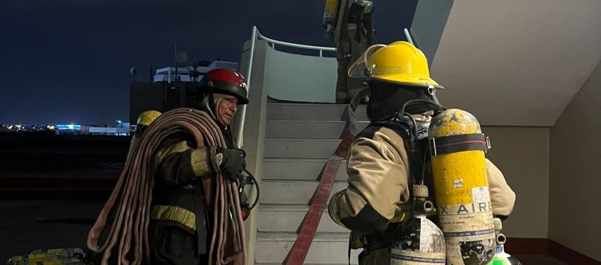 Bomberos y bomberas de América se capacitaron sobre “Operaciones contra incendios en edificios altos” en Guayaquil, Ecuador